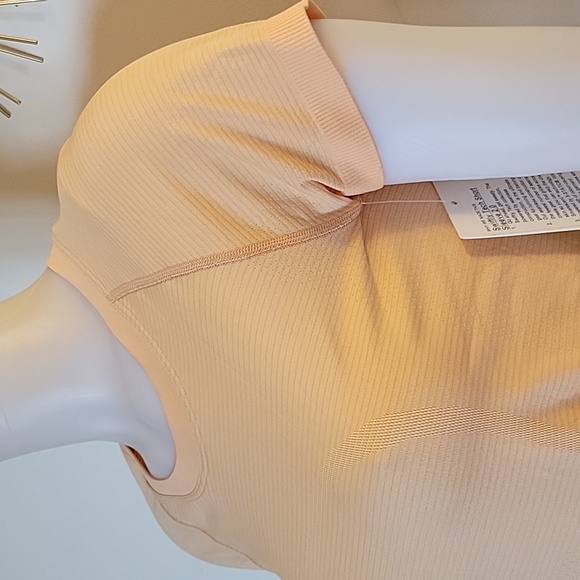 LULULEMON SWIFTLY TECH SHORT SLEEVE SIZE 6 NWT - Picture 4 of 9